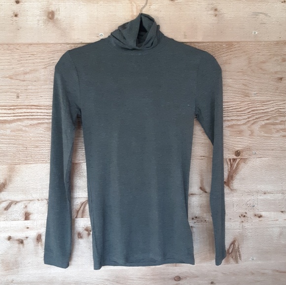 GAP | Tops | Gapfit Maximum Heat Base 